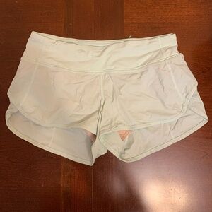 Lululemon Speed Short 2.5” (Size 4) Light Mint Shorts